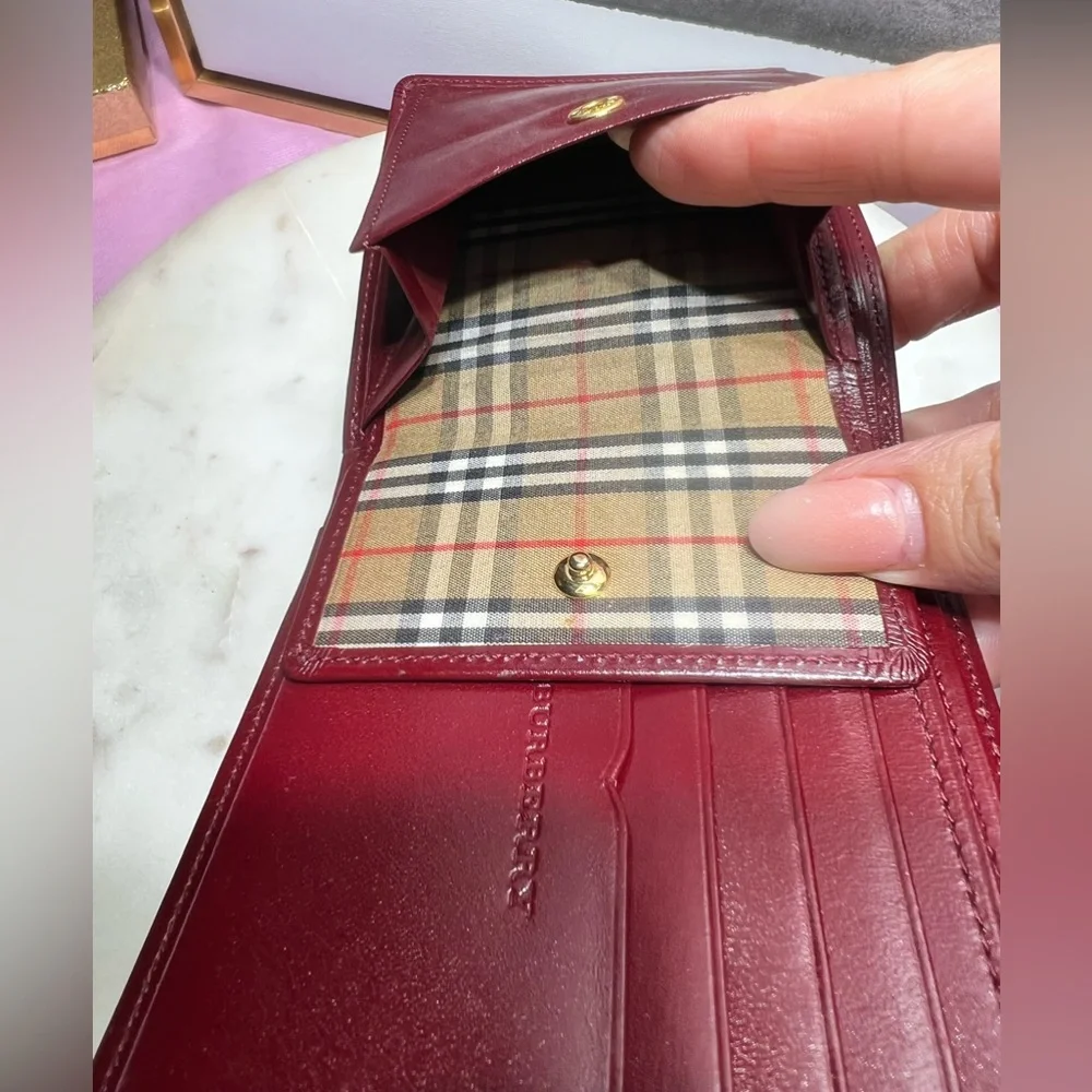 Burberry Elegant B Cut Bifold Wallet Burgundy Leather Wallet EUC